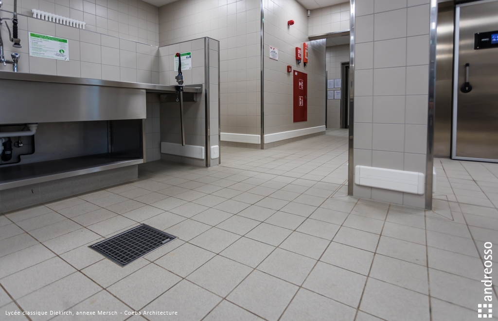 carrelage au sol – cuisine industrielle