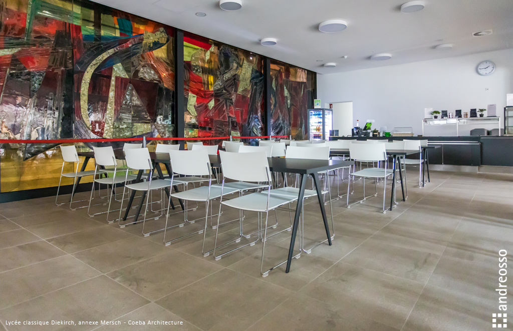 espace restauration carrelage au sol